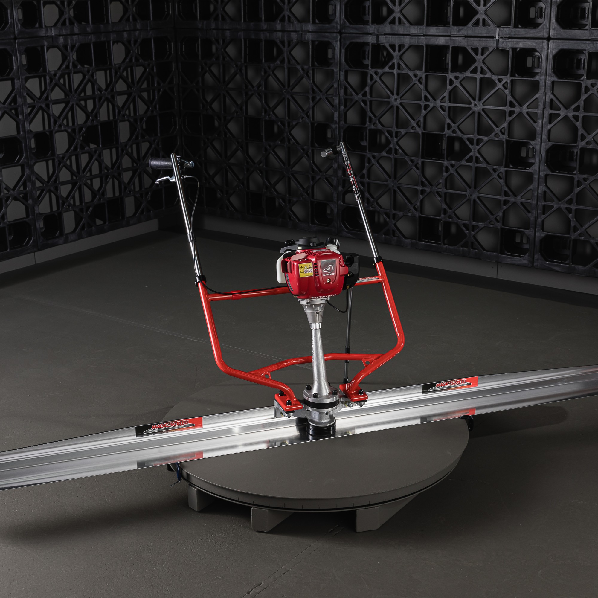 HONDA-POWERED MAGIC SCREED