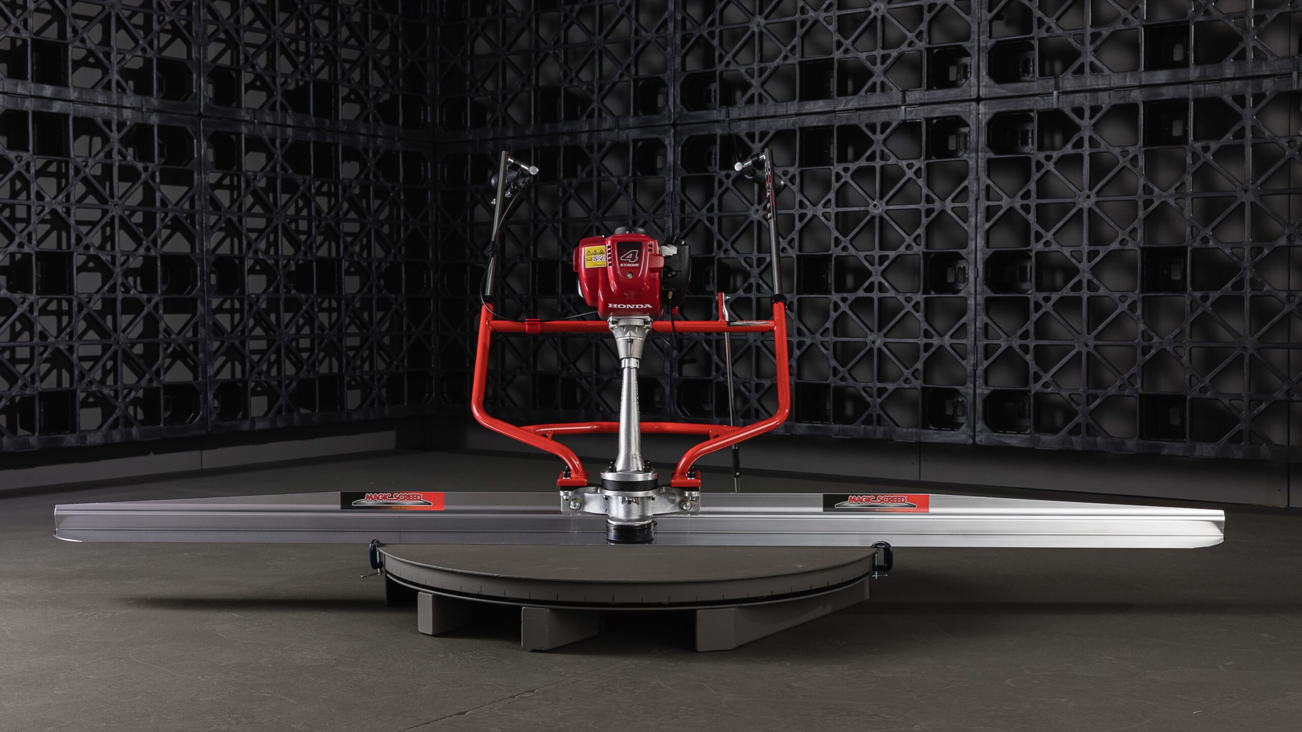 HONDA-POWERED MAGIC SCREED