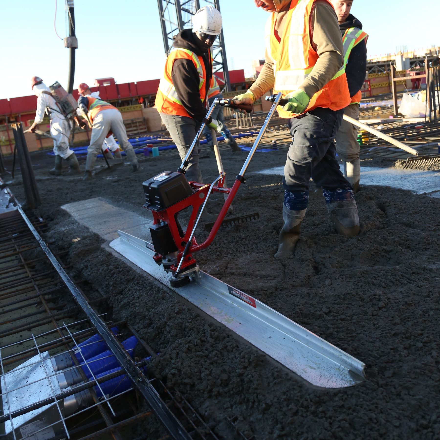 E-SCREED - ELECTRIC BATTERY CONCRETE SCREED BY MAGIC SCREED