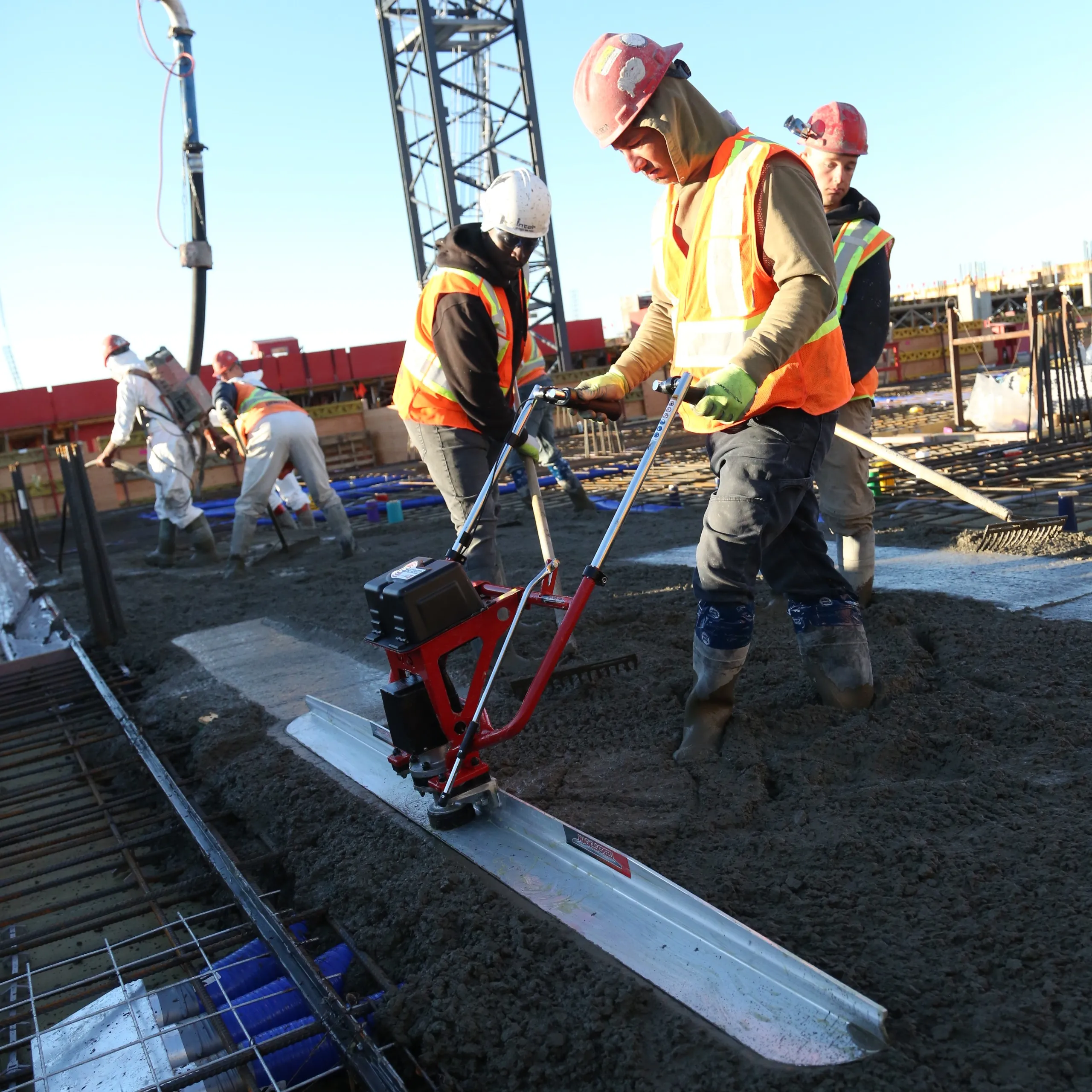 E-SCREED - ELECTRIC BATTERY CONCRETE SCREED BY MAGIC SCREED