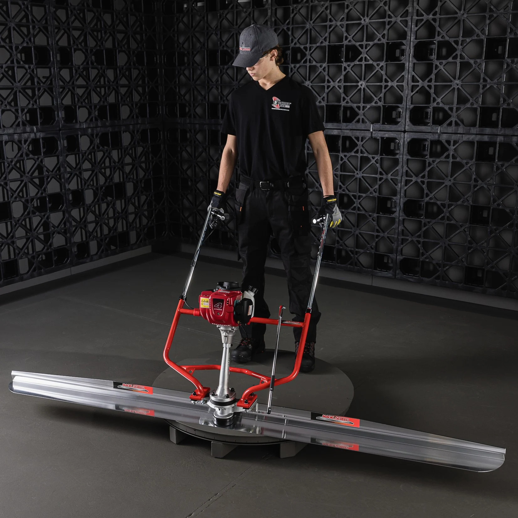 HONDA-POWERED MAGIC SCREED